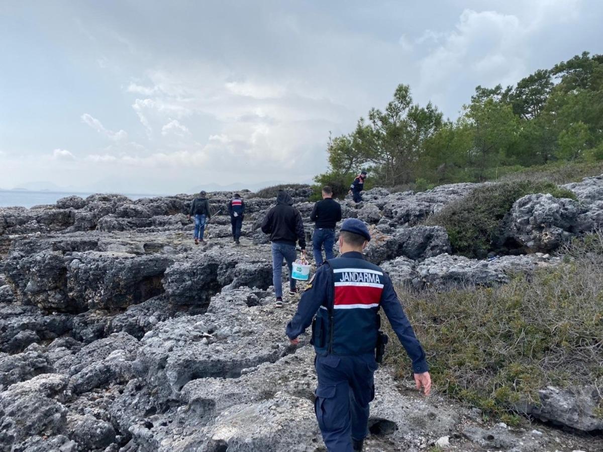 Antalya&rsquo;da jandarma ekipleri sahilleri denetledi