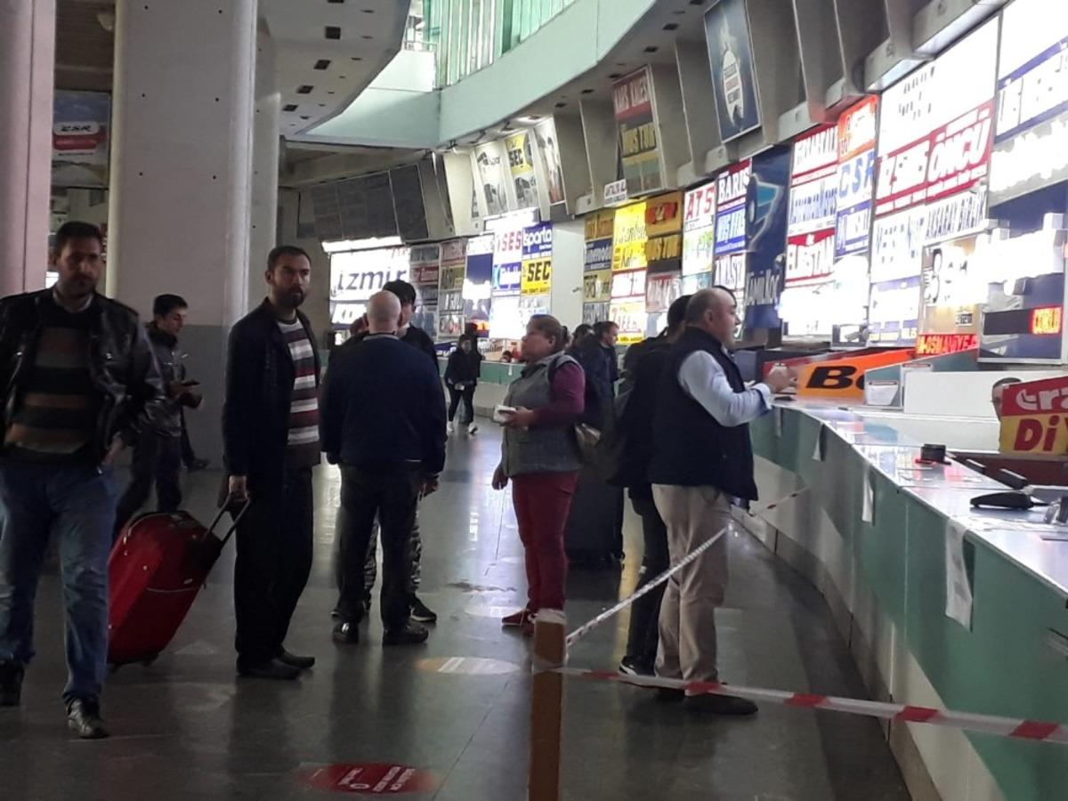 İzmir Otogarı&rsquo;nda son g&uuml;n yoğunluğu