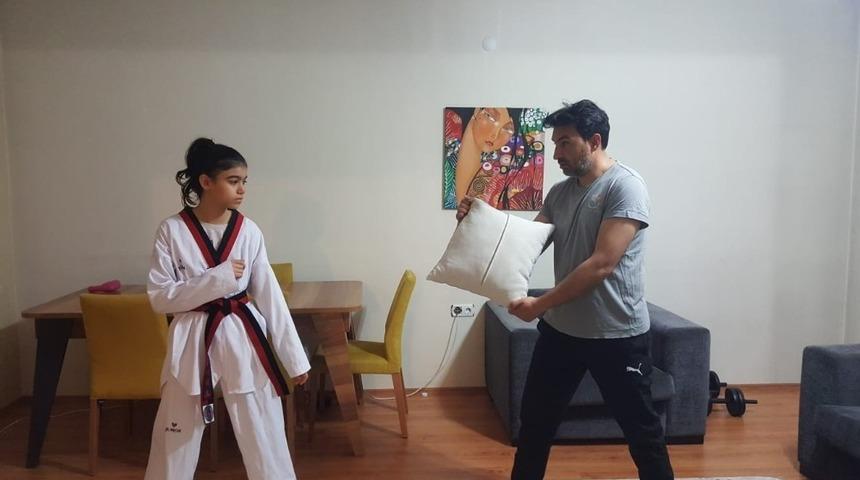 Ispartalı tekvandoculardan &rsquo;evde kal, hareketsiz kalma&rsquo; mesajı