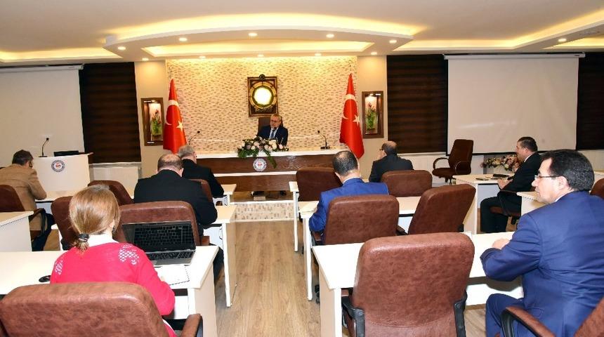 Vali Deniz: "Zorunlu haller dışında iller arası otobüslerle seyahatlerine izin verilmeyecektir”