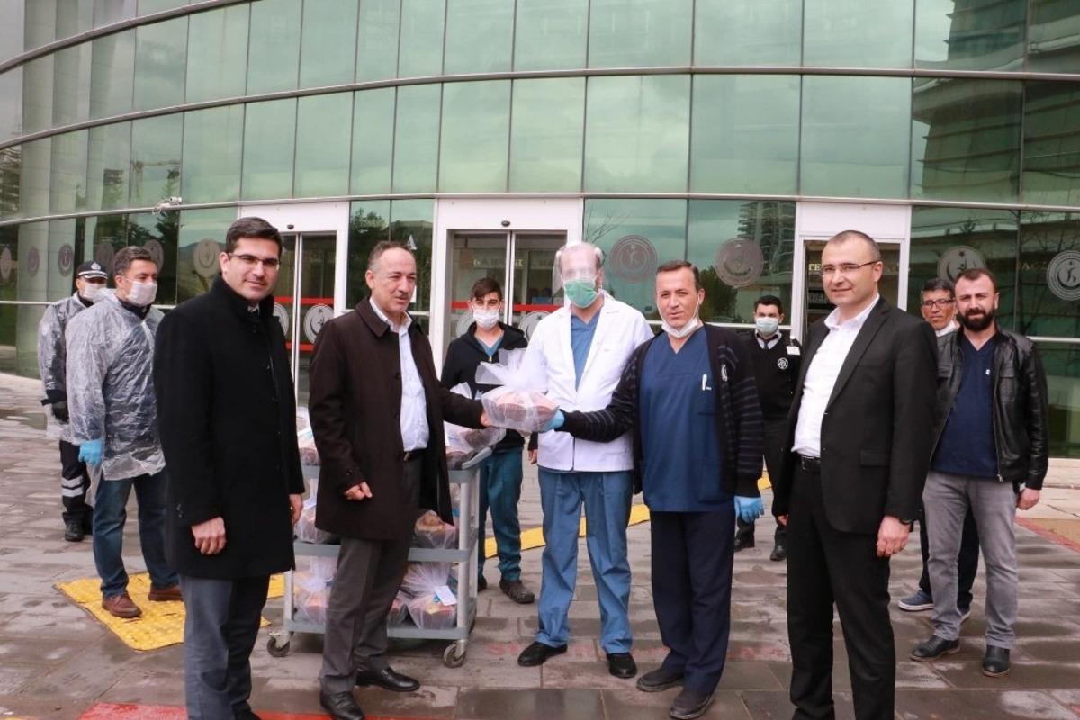 Başkan Saygılı&rsquo;dan sağlık personellerine jest