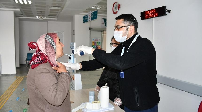 Aksaray&rsquo;da hastaneye gelen her vatandaş kontrolden ge&ccedil;iriliyor