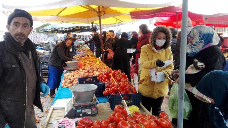 Başkan Tekin, hem pazarcılara hem de vatandaşlara maske dağıttı G2