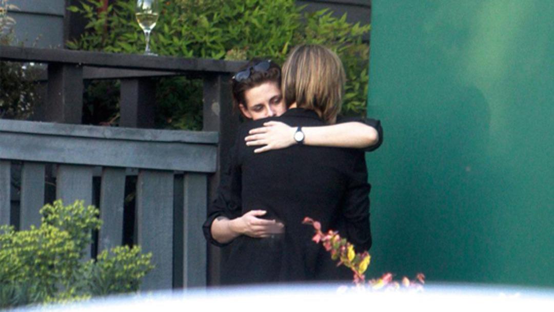 &Uuml;nl&uuml; oyuncu lezbiyen ilişki yaşıyor