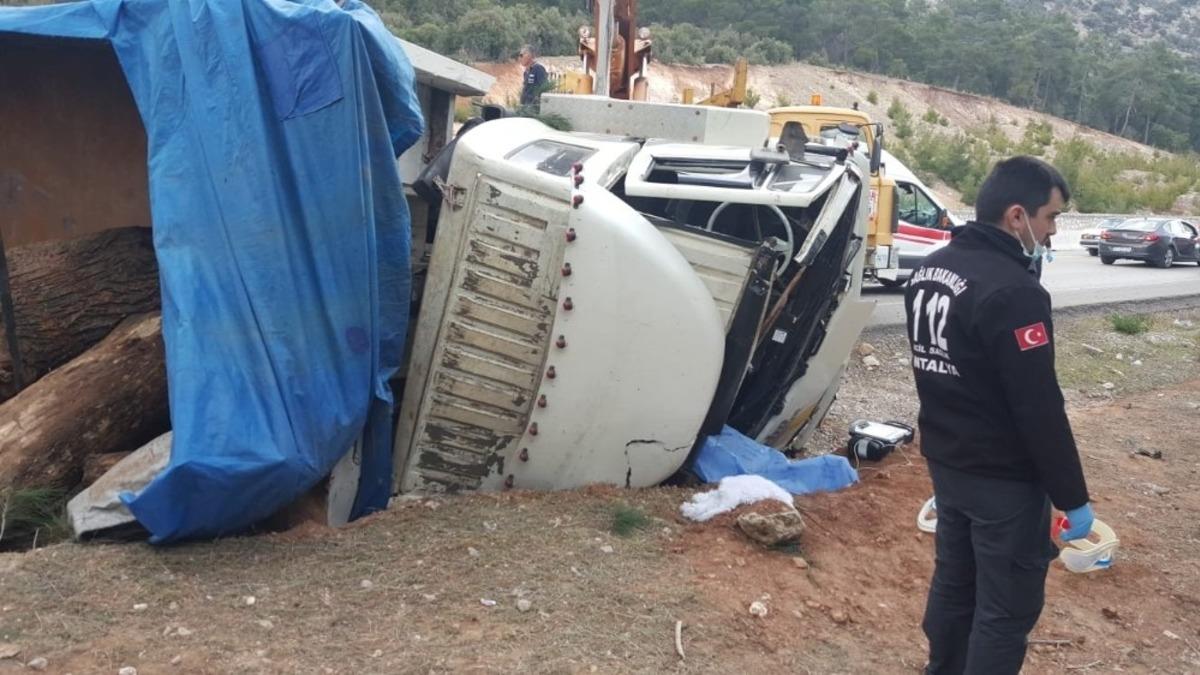 Korkuteli&rsquo;de trafik kazası: 1 &ouml;l&uuml;, 1 yaralı