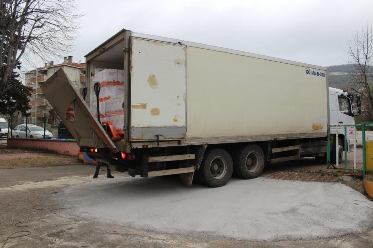 İş adamı Murat Demir&rsquo;den ihtiya&ccedil; sahibi ailelere yardım