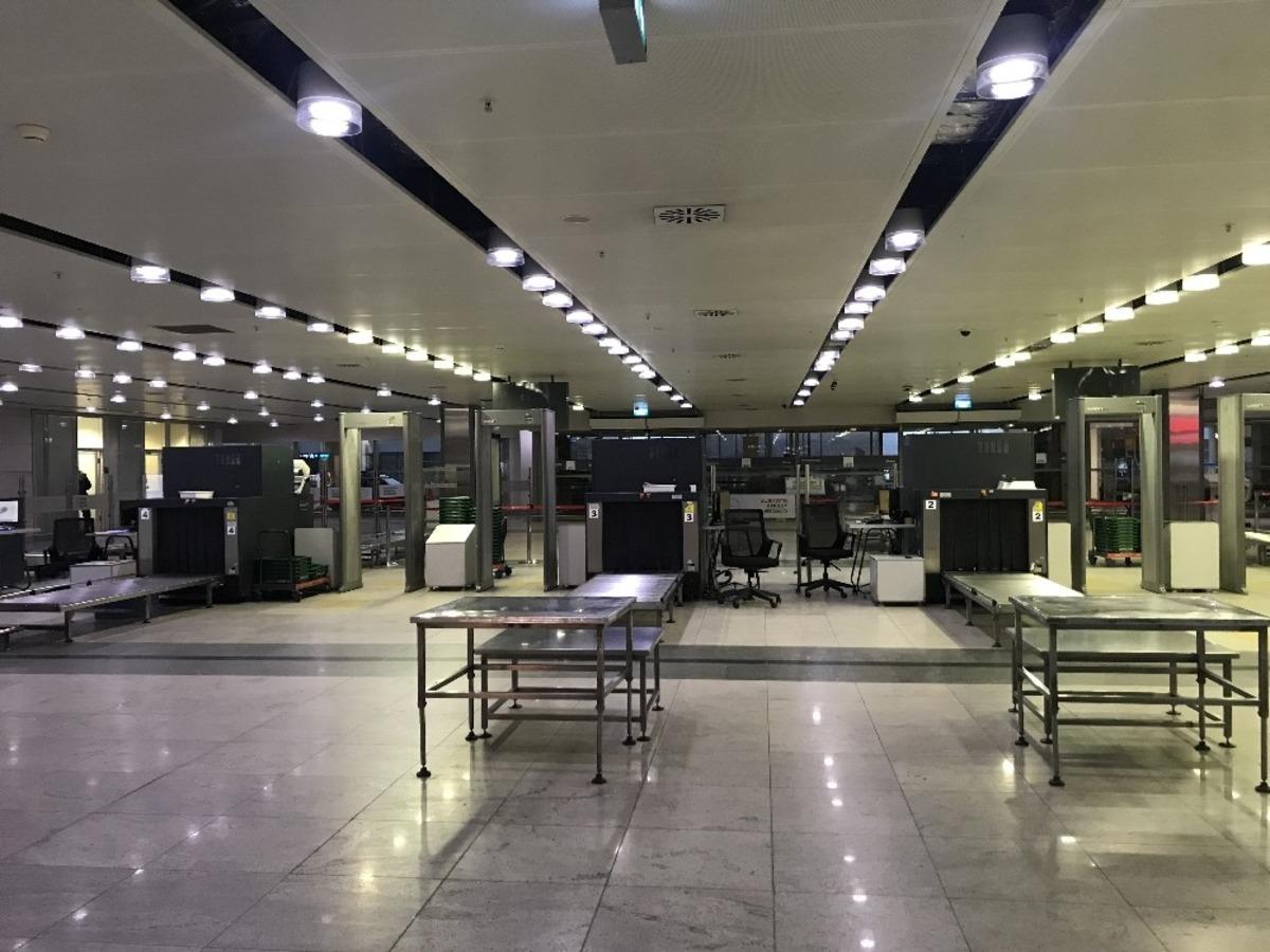 Sabiha G&ouml;k&ccedil;en Havalimanı&rsquo;nda t&uuml;m u&ccedil;uşlar ge&ccedil;ici s&uuml;reliğine durduruldu