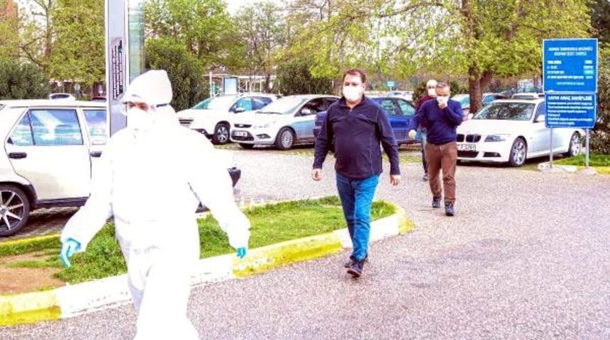 Koronavirüs taşıdıkları ihbar edildi, ateşleri yüksek çıkınca hastaneye götürüldüler