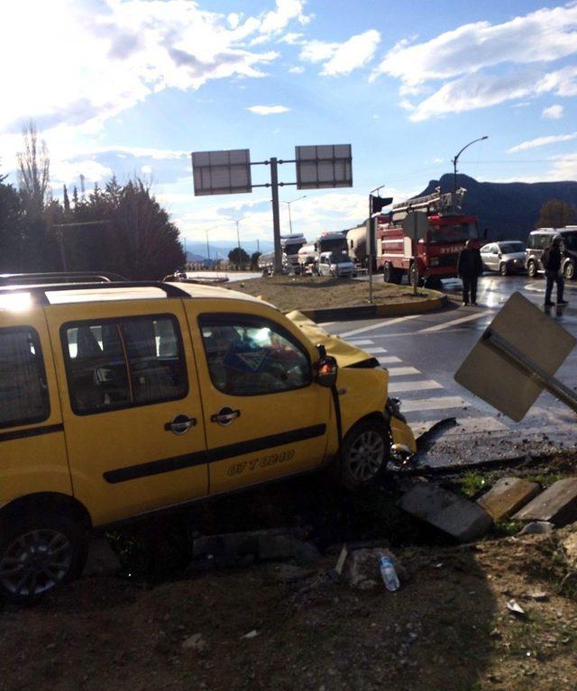 Burdur’da trafik kazası: 1 ölü,5 yaralı