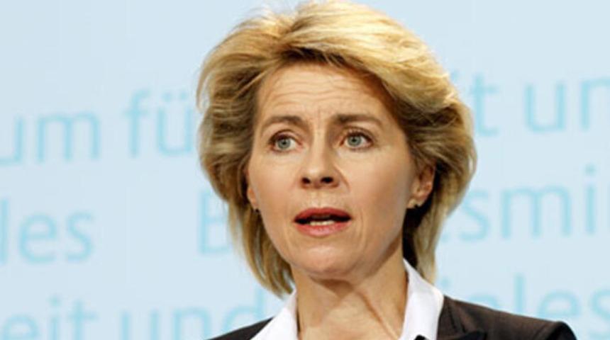 AB Komisyonu Başkanı Von der Leyen'den koronavir&uuml;s eleştirisi: AB boşlukta kaldı