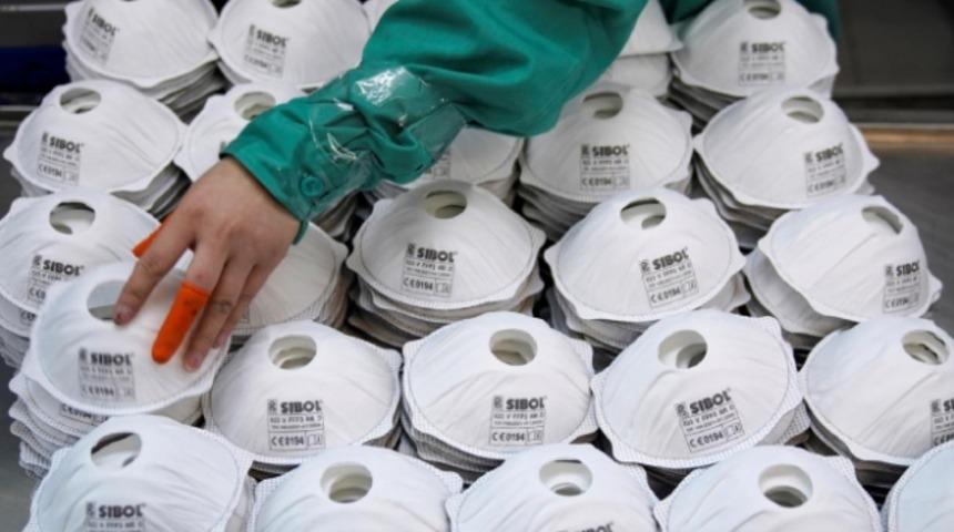 Hollanda &Ccedil;in&rsquo;den ithal ettiği maskelerin 600 binini tek tek toplatıyor