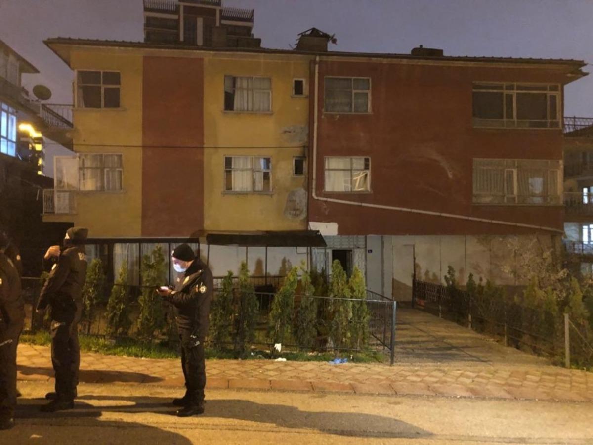 Koronavir&uuml;s salgınına aldırmadılar, ka&ccedil;ak kıraathanede basıldılar
