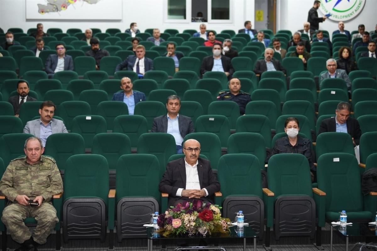 Vali Demirtaş: "M&uuml;cadeleyi tedbirleri titizlikle uygulayarak kazanacağız"