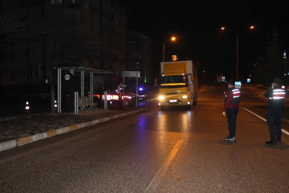 Kent girişinde ateş &ouml;l&ccedil;erli korona vir&uuml;s tedbiri