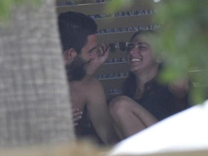 Arda Turan ve Aslıhan Doğan tatilde G4