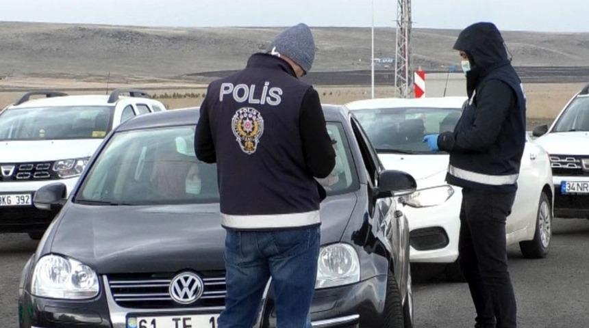 Bayburt&rsquo;ta kent giriş- &ccedil;ıkışında korona denetimi