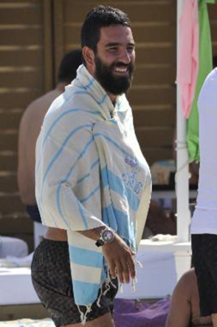 Arda Turan ve Aslıhan Doğan tatilde G5