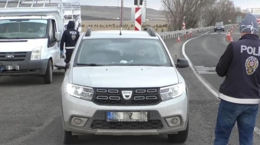 Erzincan&rsquo;da kent giriş- &ccedil;ıkışında korona denetimi