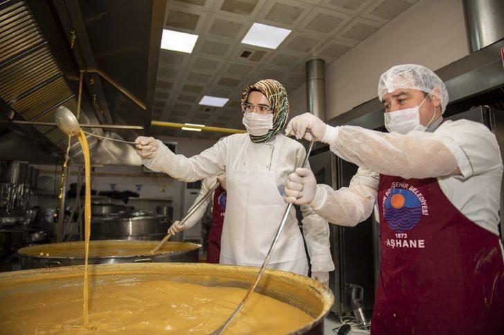 Mersin’deki belediye aşhanesinde günlük 6 bin kişilik yemek üretiliyor G1