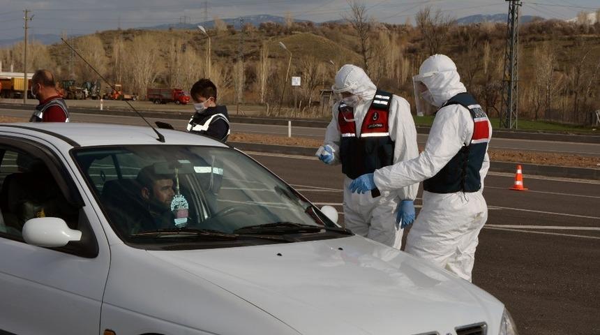 G&uuml;venlik g&uuml;&ccedil;leri ve sağlık &ccedil;alışanları i&ccedil;in mesai yaptılar