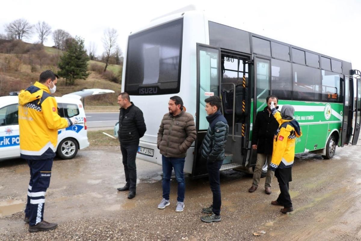 Bolu&rsquo;ya giriş ve &ccedil;ıkışlarda yolcuların ateşleri &ouml;l&ccedil;&uuml;l&uuml;yor