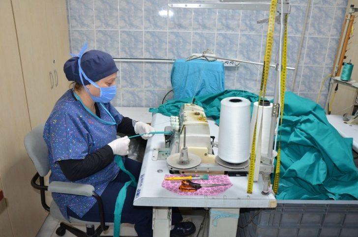 Hastanede sağlık çalışanları için yüz siperliği üretiliyor G2