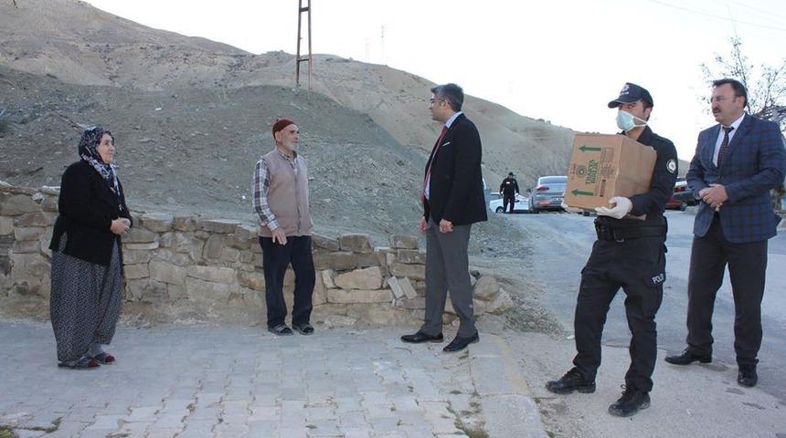 Darende&rsquo;de 384 yaşlıya yardım