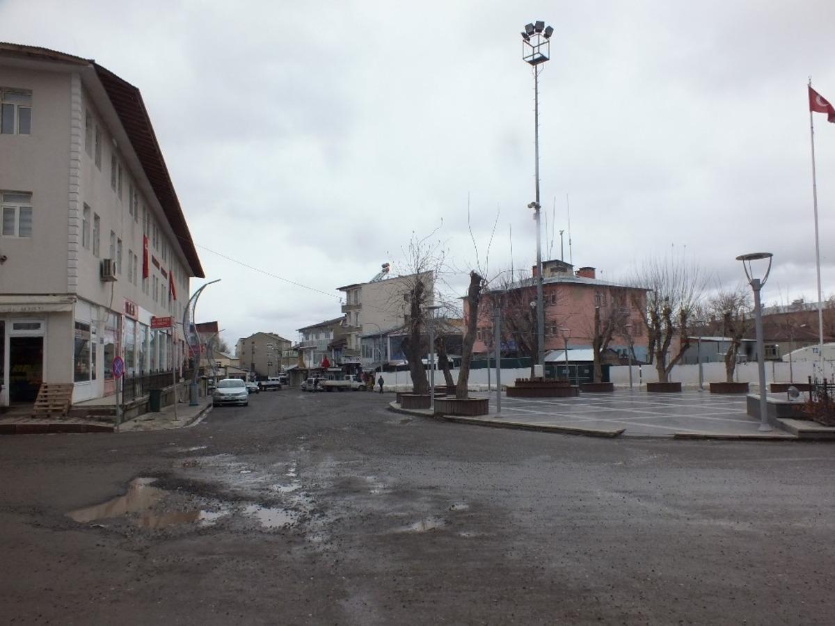 Malazgirt &ccedil;arşı merkezi boş kaldı