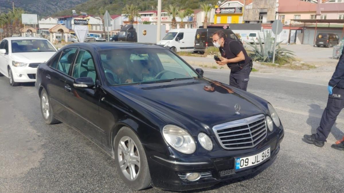 Kuşadası&rsquo;nda polisten korona denetimi
