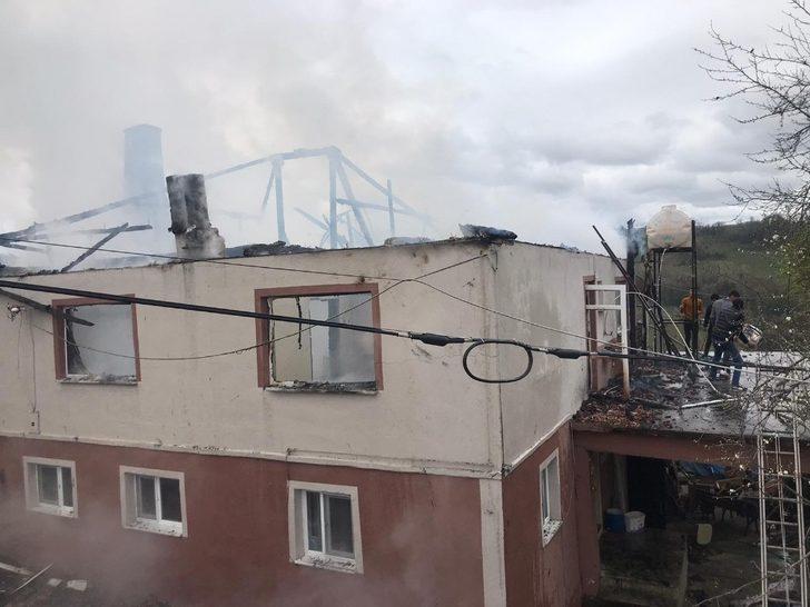 2 katlı evde çıkan yangın korkuttu G3