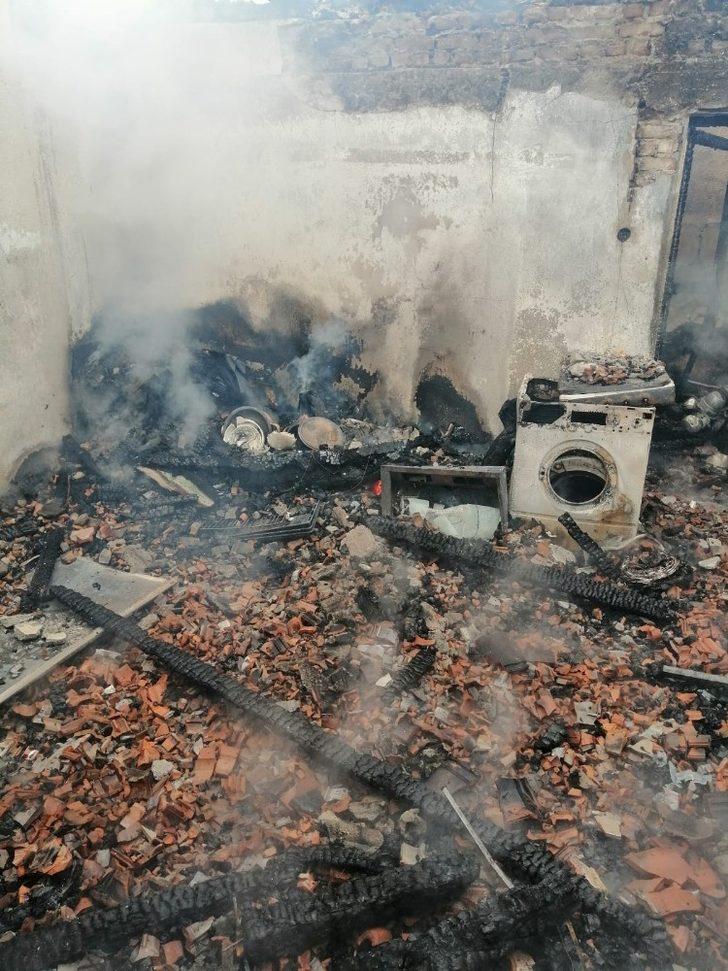 2 katlı evde çıkan yangın korkuttu G4