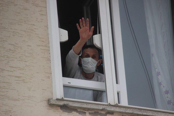 Maskeli eldivenli Mehter Takımından evde kalan vatandaşa destek G5