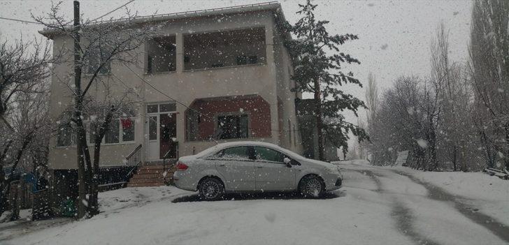Sivas'ta kar yağışı etkili oldu G1