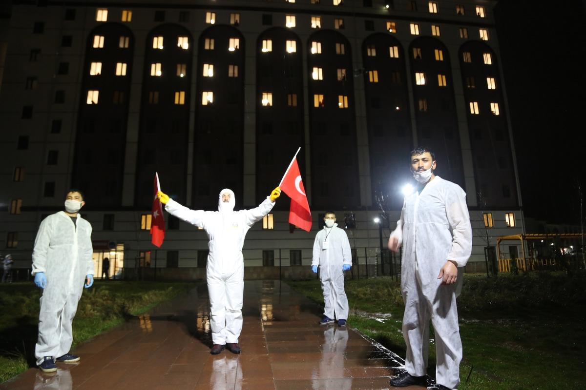 Sivas'ta karantina altındaki &ouml;ğrencilere moral etkinliği