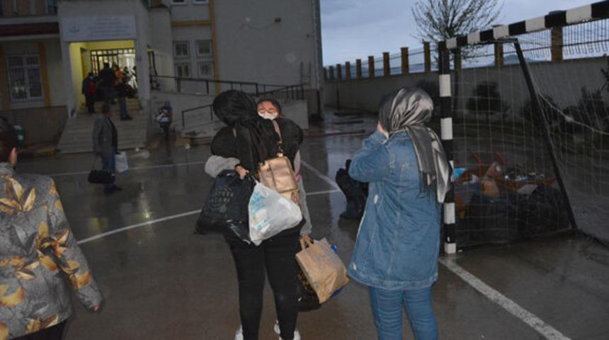 14 g&uuml;nl&uuml;k koronavir&uuml;s karantinası bitti &ouml;ğrenciler ailelerine kavuştu
