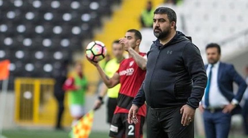 Ümit Özat koronavirüs farkındalığı için saçını kesti