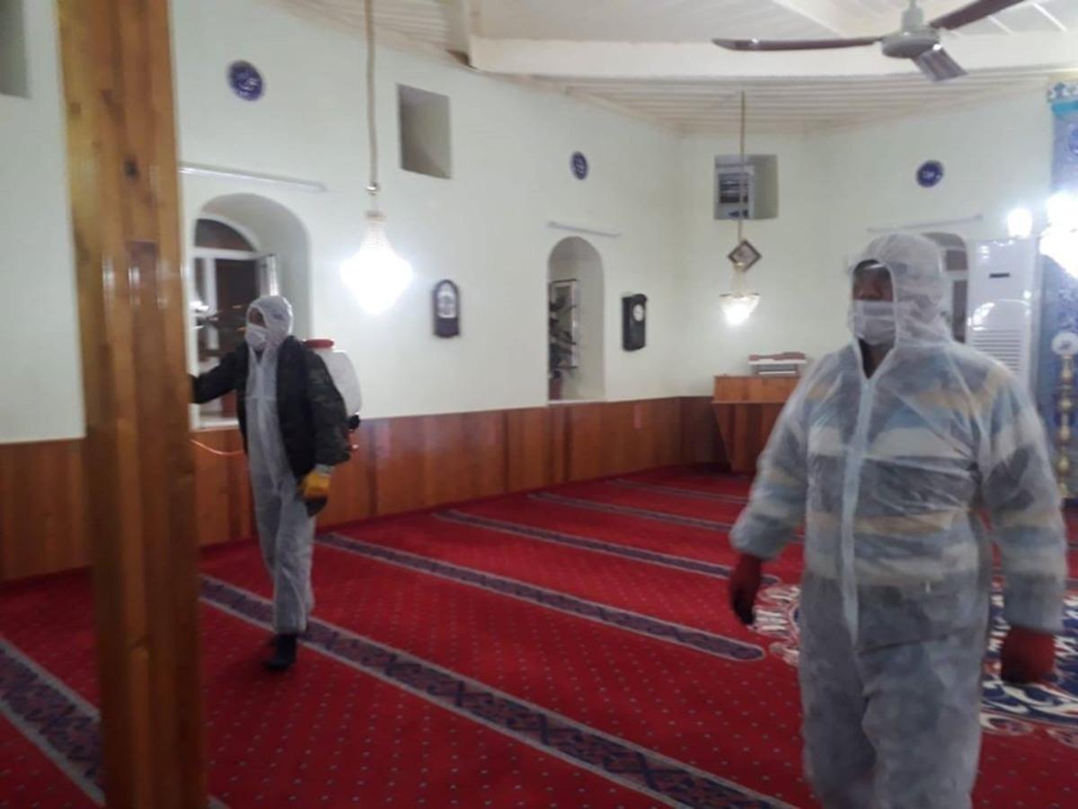 Aslanapa&rsquo;da t&uuml;m camiler temizlenip dezenfekte edildi