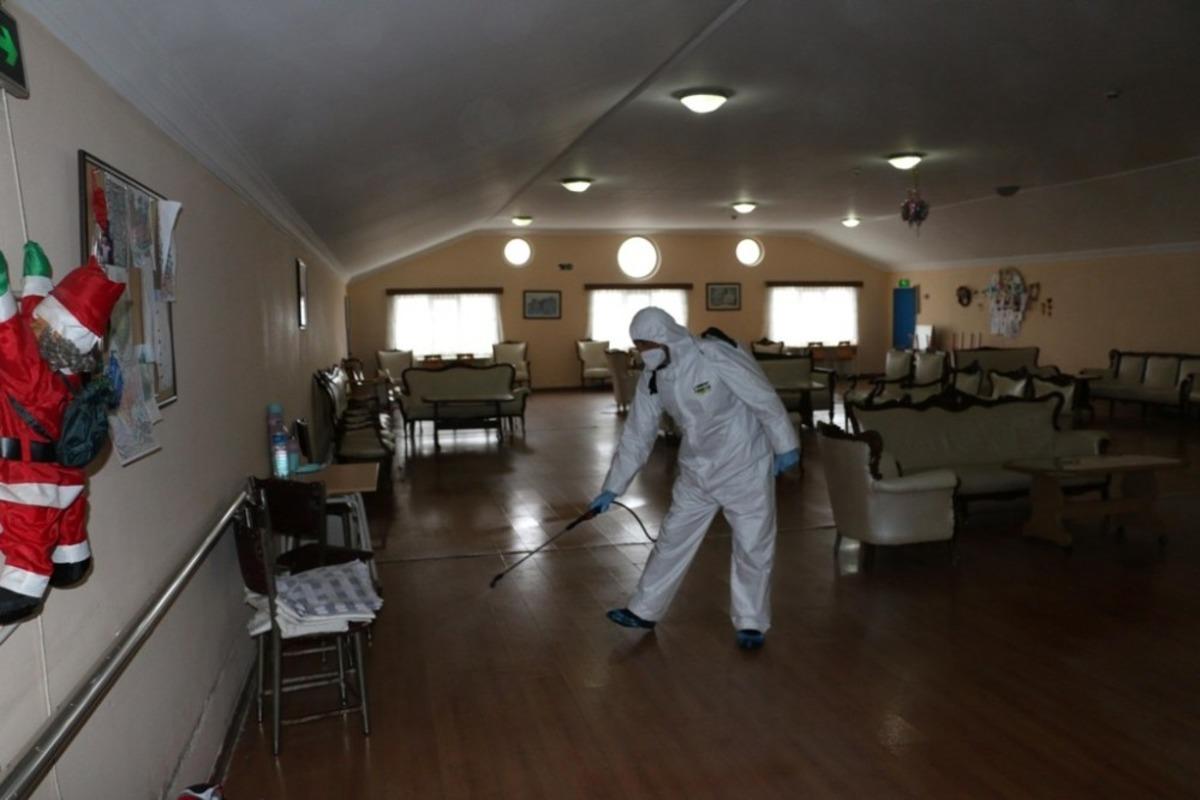 Kartal Belediyesi&rsquo;nin korona vir&uuml;s&uuml; dezenfekte &ccedil;alışması devam ediyor