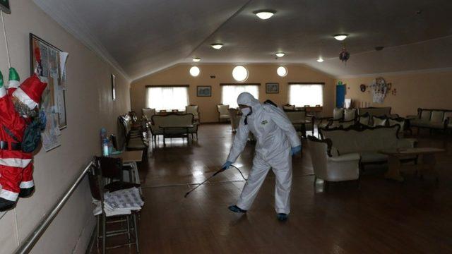 Kartal Belediyesi’nin korona virüsü dezenfekte çalışması devam ediyor