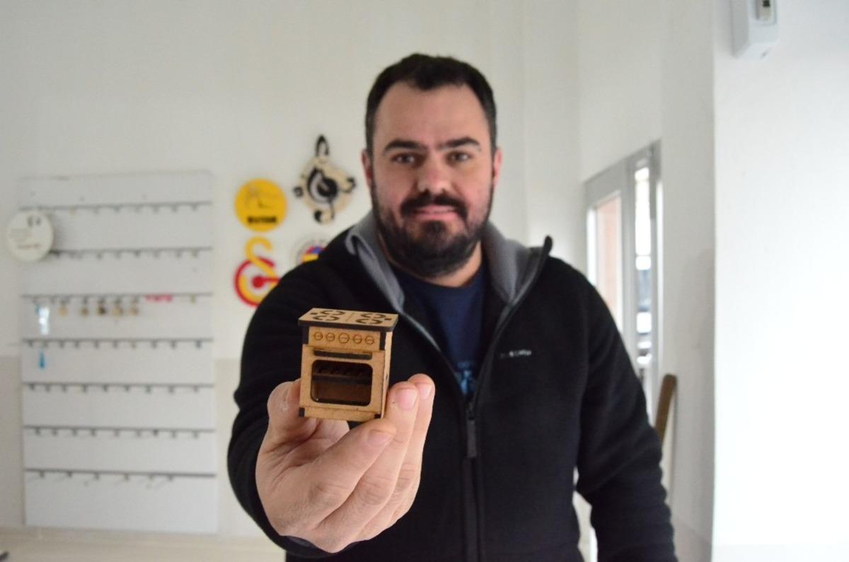 &ldquo;Birlikte başaracağız&rdquo; dedi ve &ccedil;ocuklar i&ccedil;in ahşap oyuncak &uuml;retti