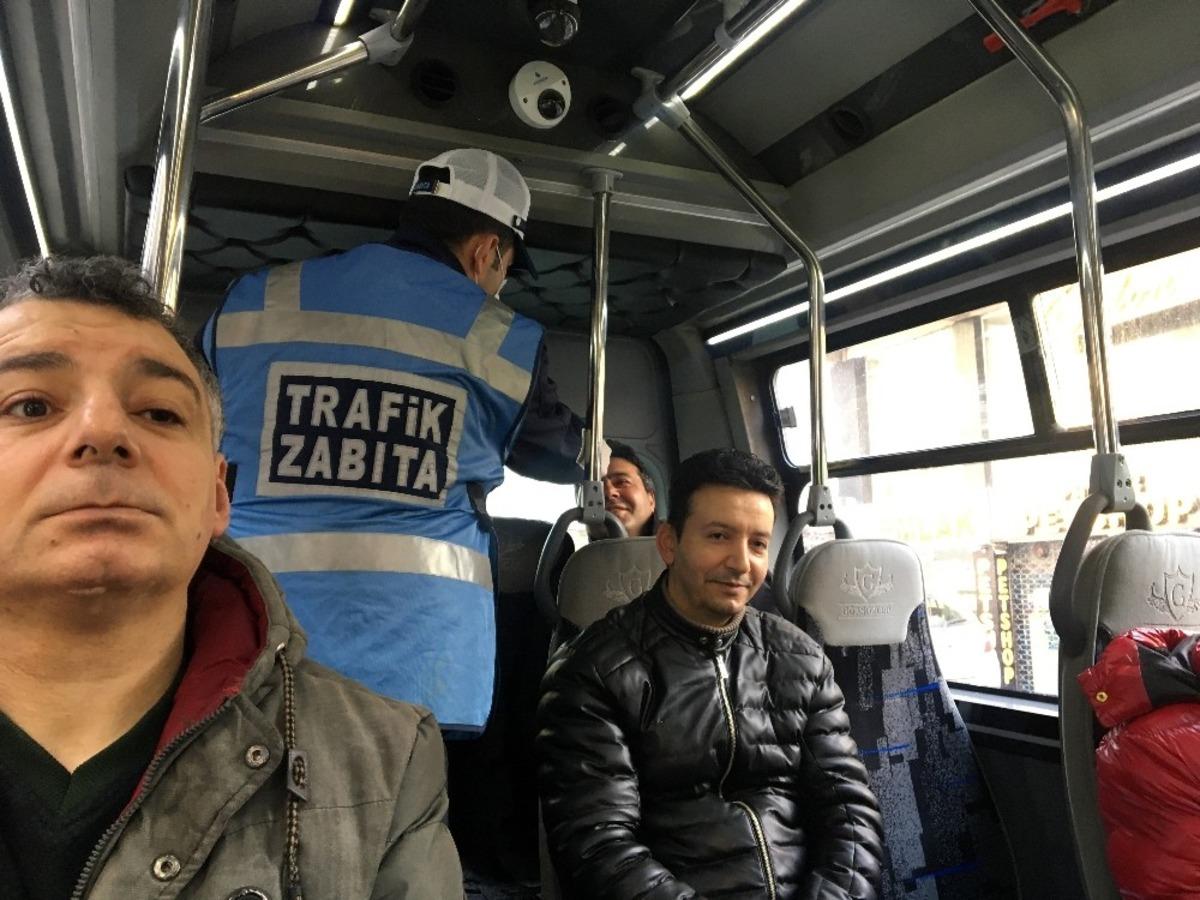 Y&uuml;zde 50 yolcu denetimi yapılan minib&uuml;ste şaşkınlık oluşturan manzara