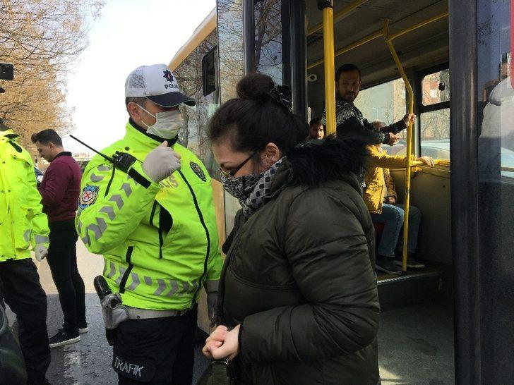 Yüzde 50 yolcu denetimi yapılan minibüste şaşkınlık oluşturan manzara G2