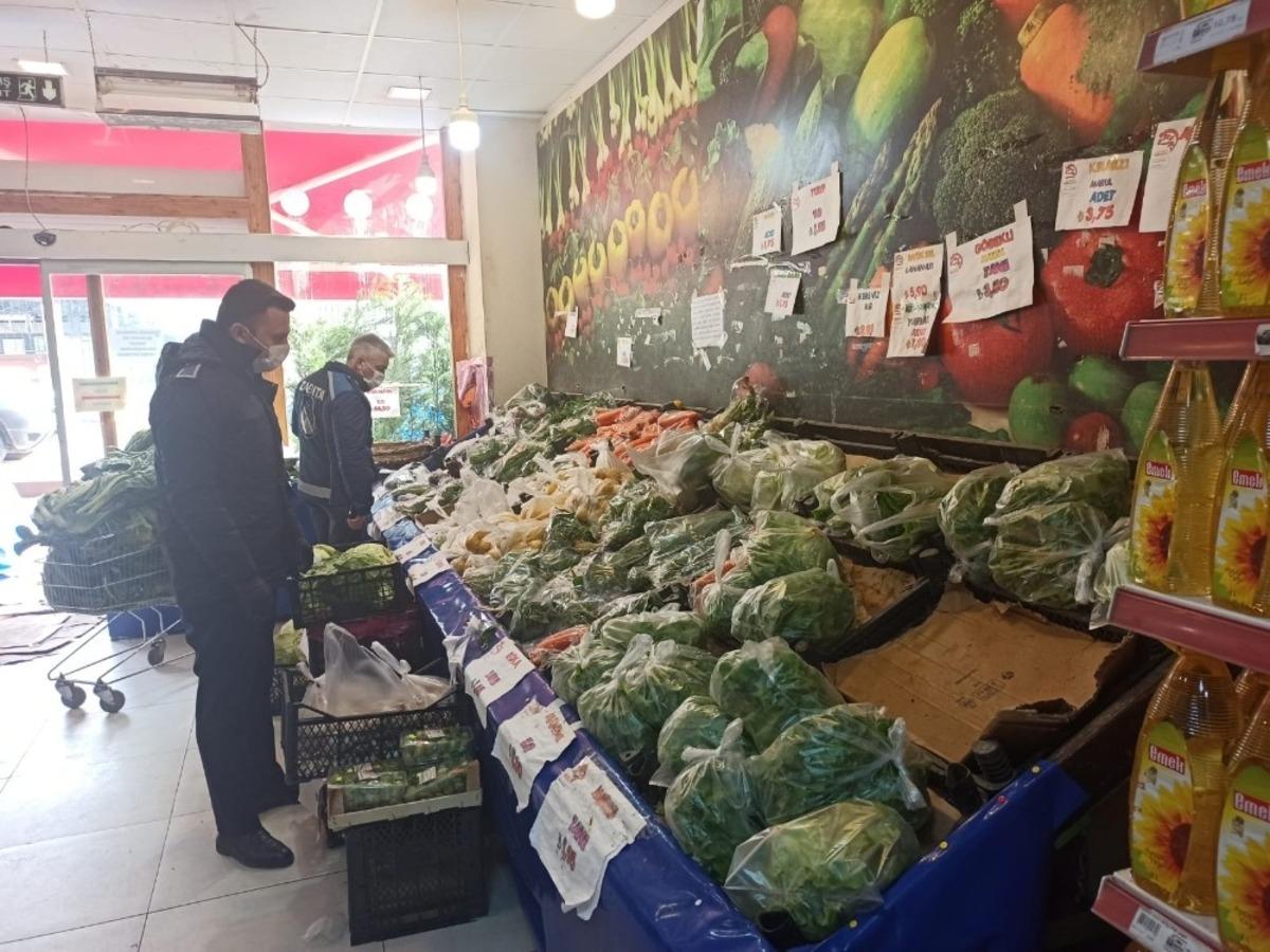 Kapalı pazar alanında dezenfekte &ccedil;alışmaları