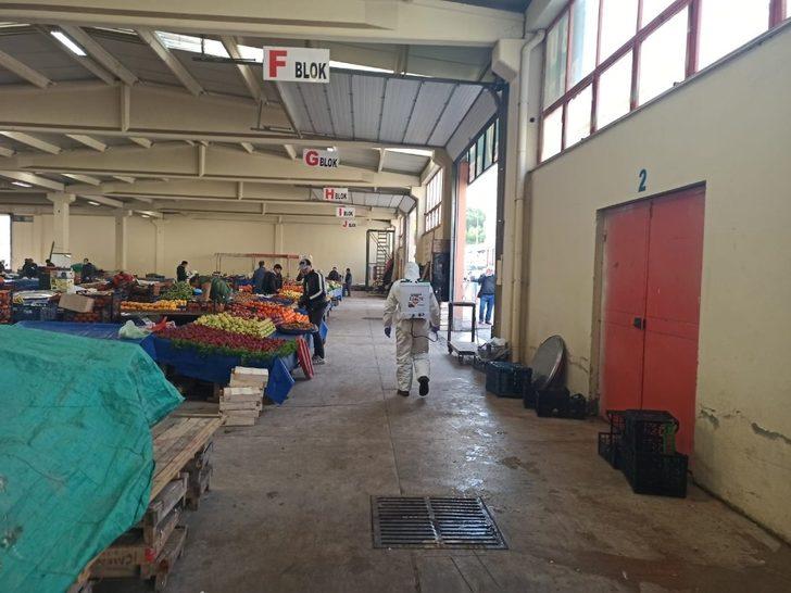 Kapalı pazar alanında dezenfekte çalışmaları G3