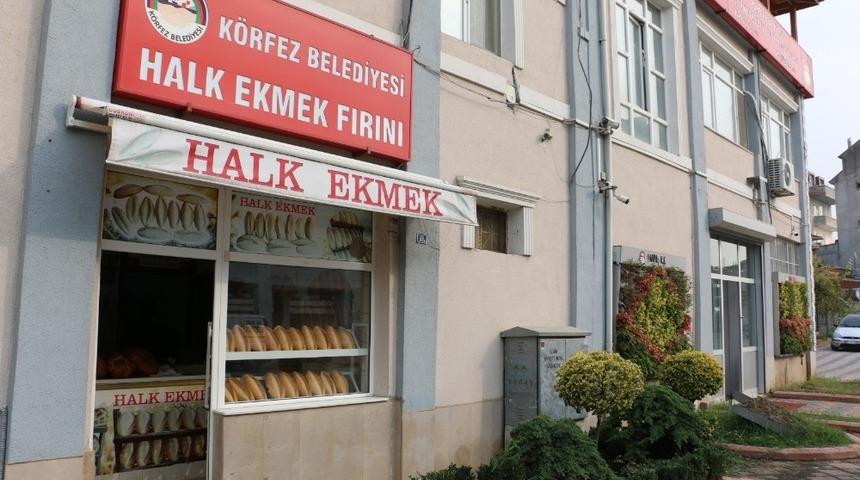 K&ouml;rfez&rsquo;de ekmekler paylaşılıyor
