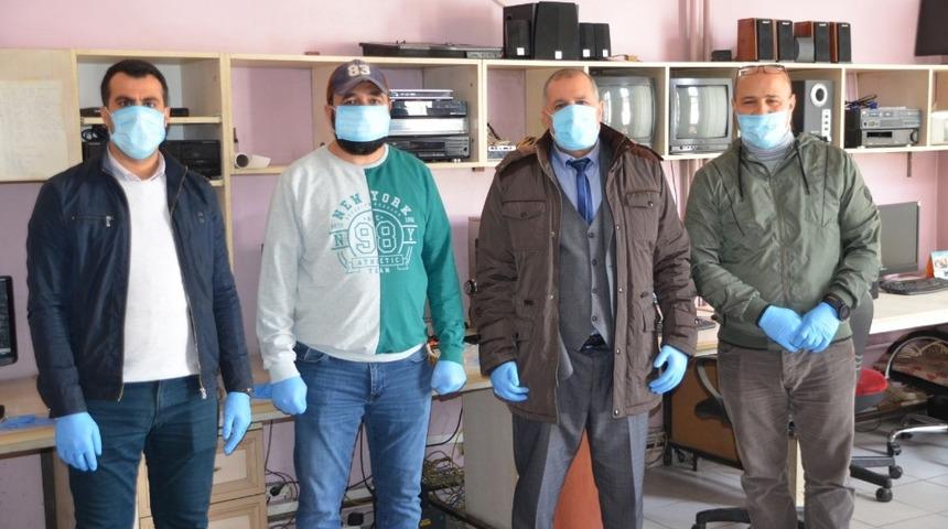 ASYMD&rsquo;den sahadaki gazetecilere maske ve eldiven