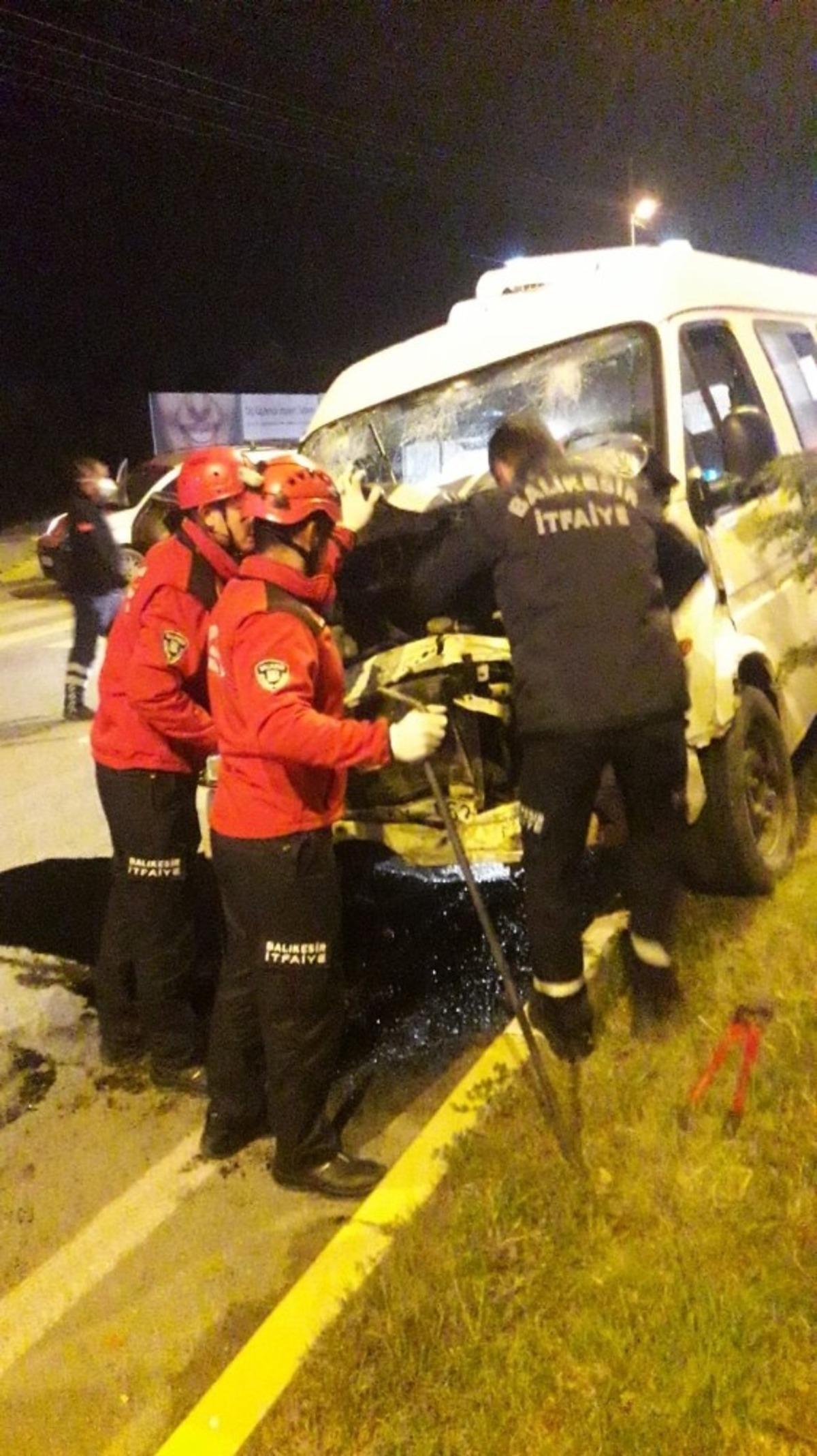Edremit ışıklarda kaza: 1 yaralı