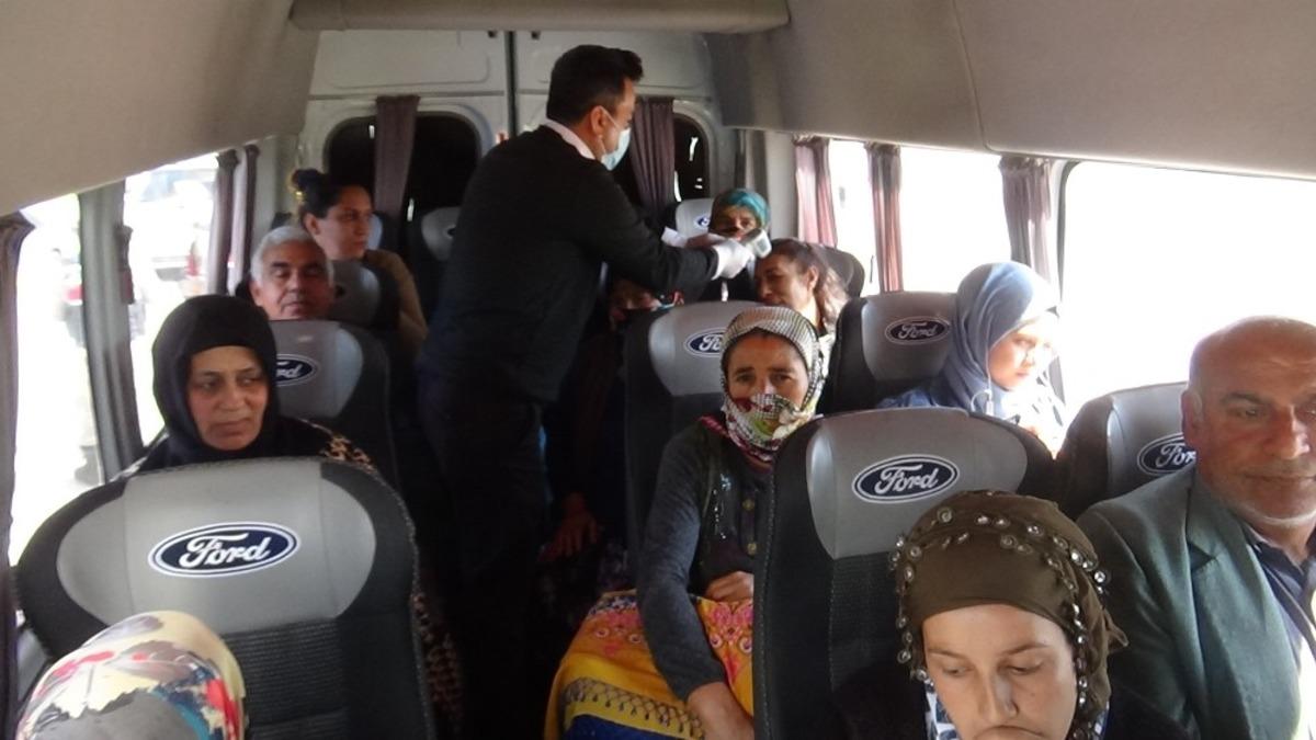 Yolcuların ateşi &ouml;l&ccedil;&uuml;ld&uuml; maske dağıtıldı