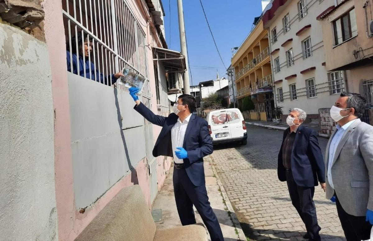Başkan &Ouml;zcan&rsquo;dan &lsquo;evde kal&rsquo; &ccedil;ağrısına kitaplı destek