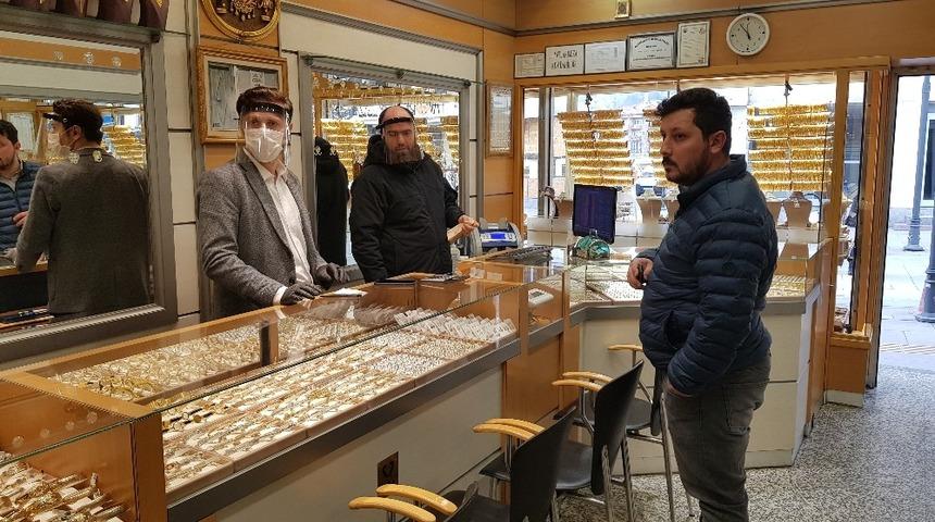 Kuyumcular 1 haftalık aranın ardından 2 g&uuml;nl&uuml;ğ&uuml;ne kepenklerini a&ccedil;tı